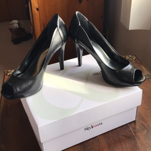 EUC Pep-toe Black Heals ❣️ - Picture 2 of 6